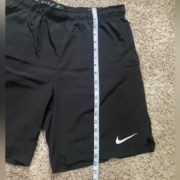 Men’s Nike Dry Fit Unlined Shorts size Large Black with White logo - Picture 7 of 10